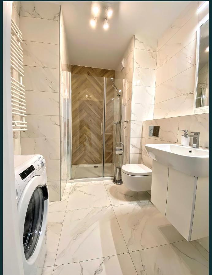 Apartamenty Fuzja - Komfortowe Mieszkania Blisko Centrum Lodzi Garaz ภายนอก รูปภาพ
