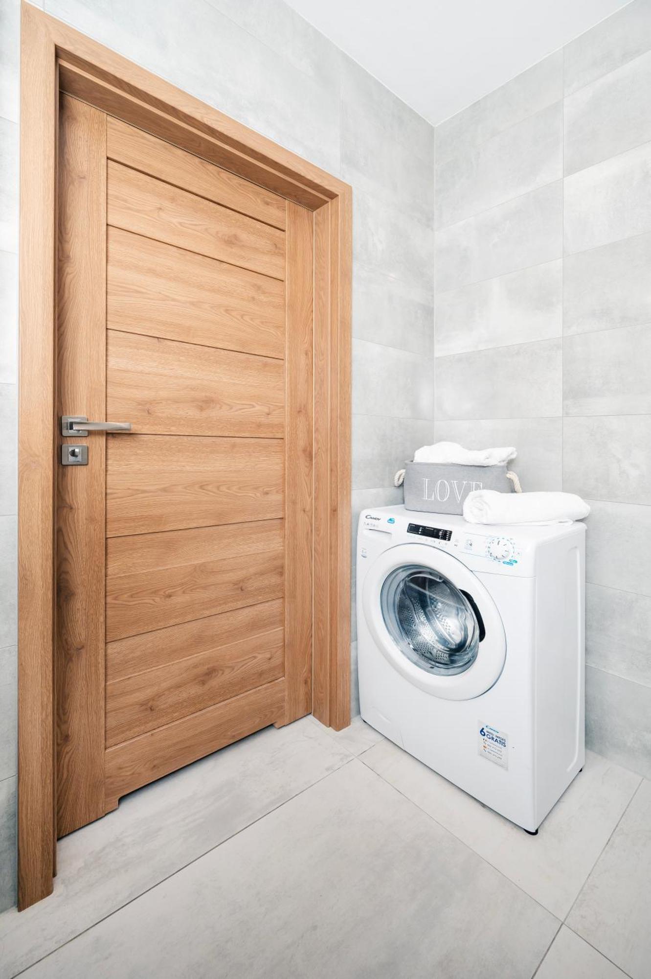 Apartamenty Fuzja - Komfortowe Mieszkania Blisko Centrum Lodzi Garaz ภายนอก รูปภาพ